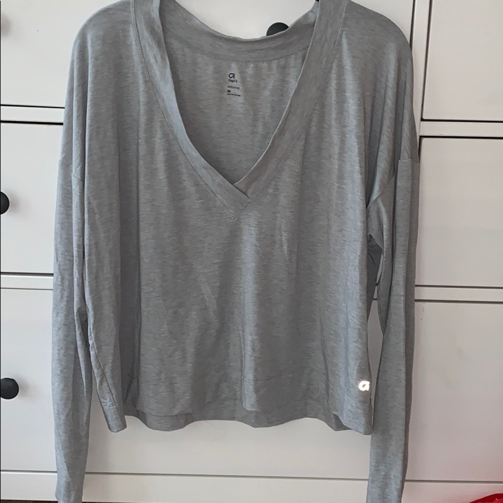 GAP FIT long sleeve v-neck top